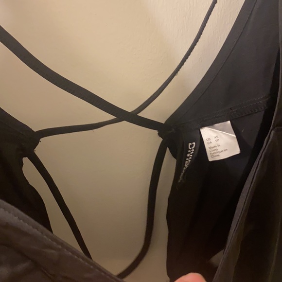 H&M ruffled crop blouse - Picture 3 of 4